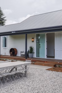 Exterior of new build weatherboard cottage in Kangaroo Valley